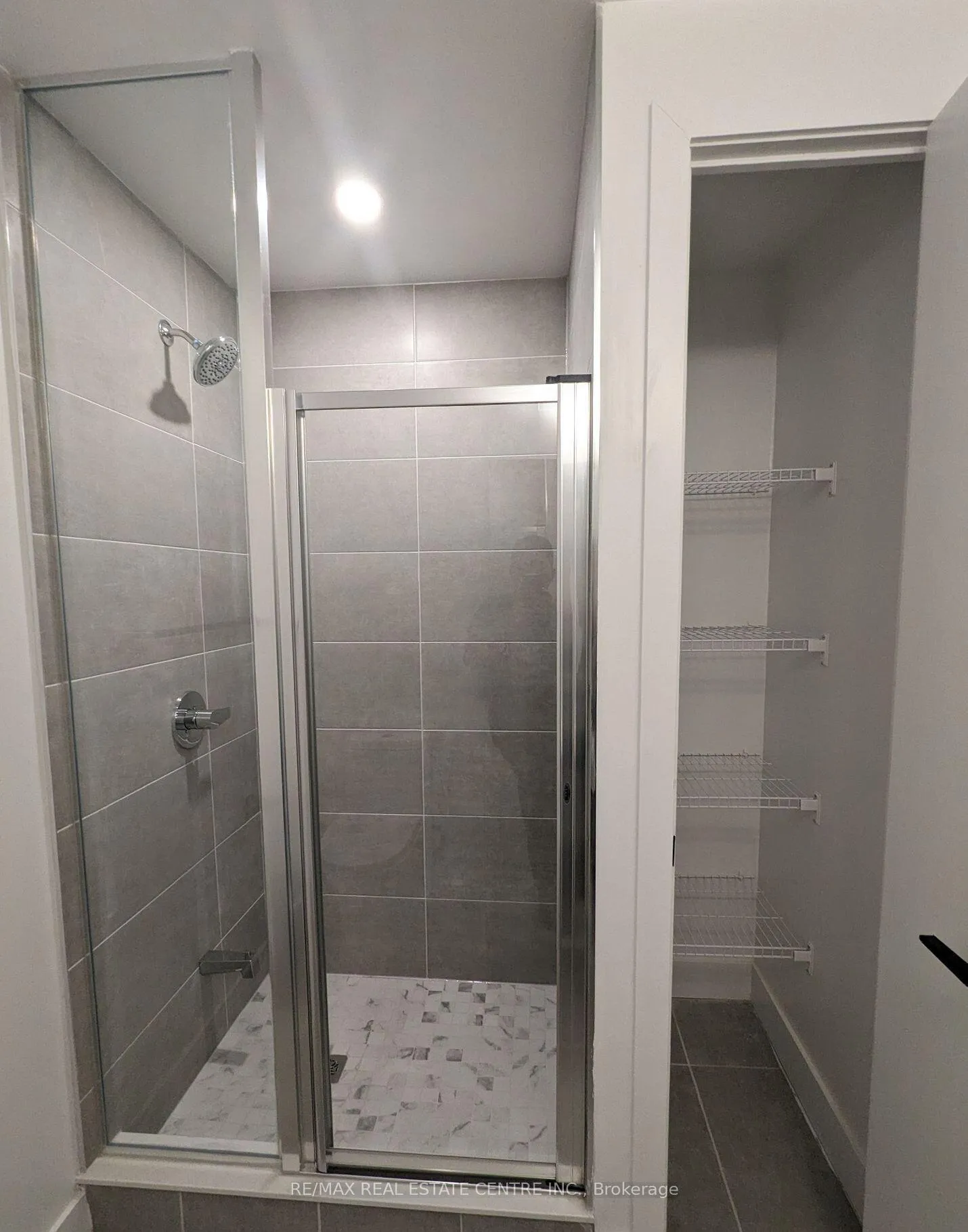 Photo 8 of Unit 305, 2450 Old Bronte Road, Oakville, Westmount — HOMEH
