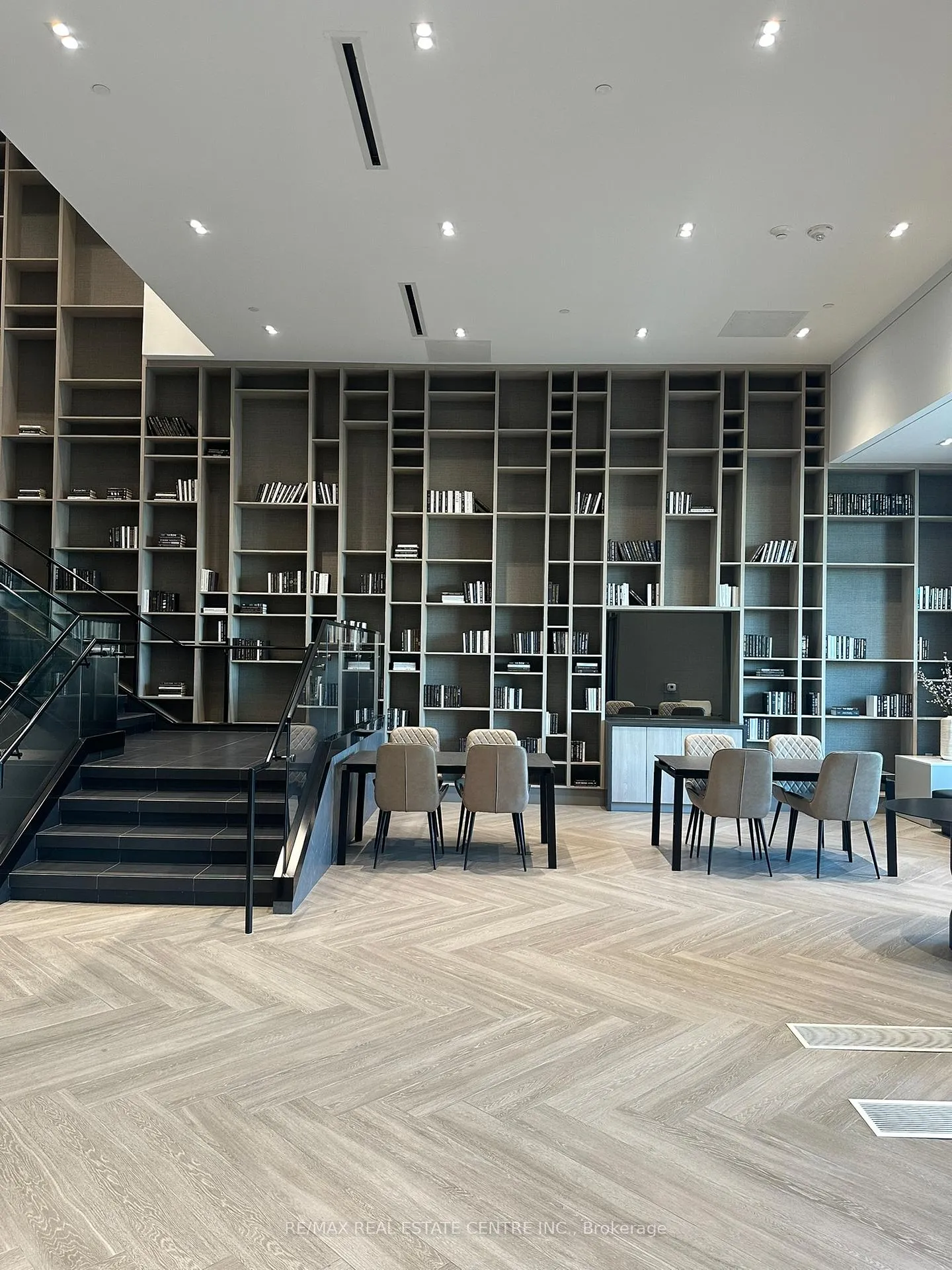 Photo 13 of Unit 305, 2450 Old Bronte Road, Oakville, Westmount — HOMEH