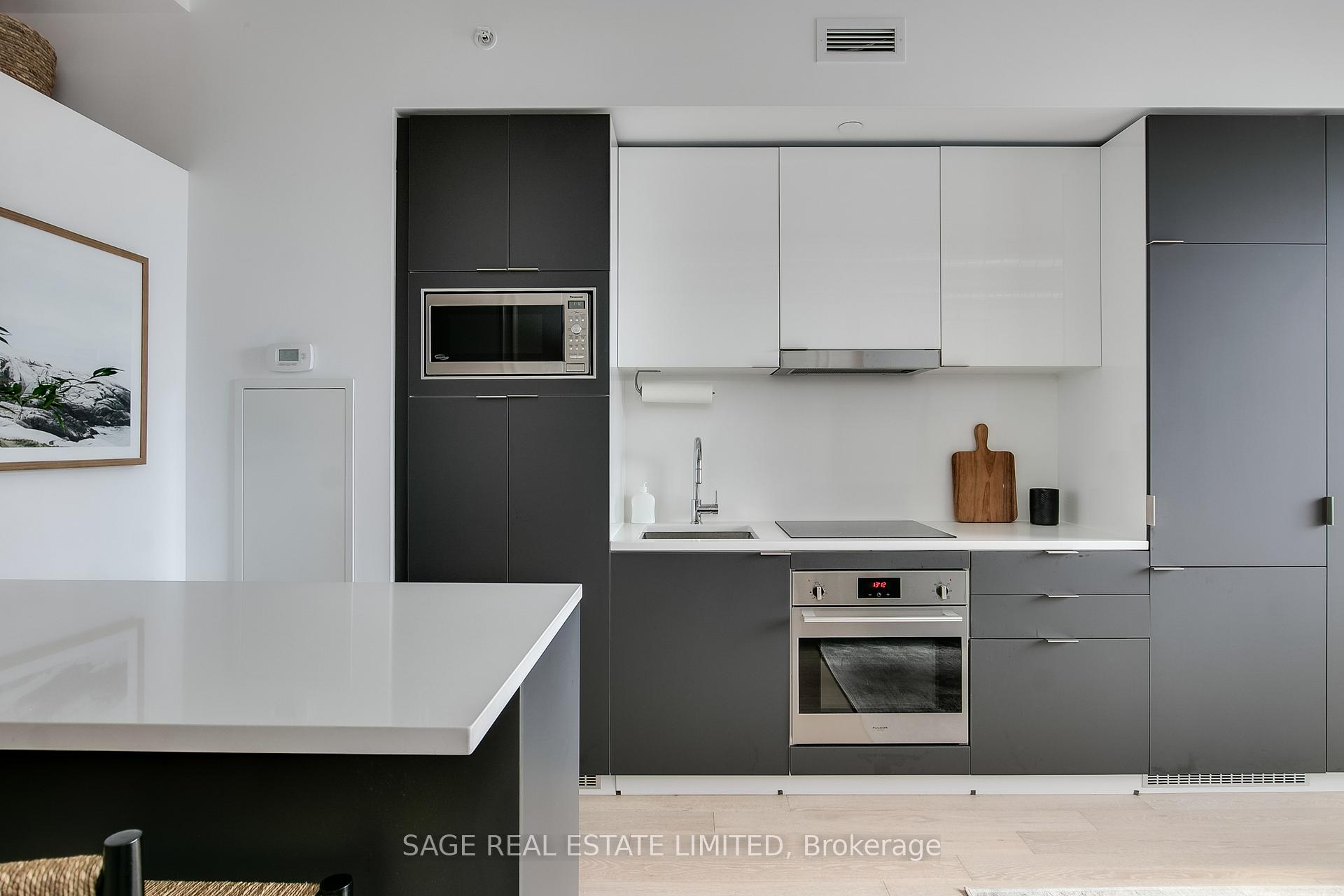 Photo 3 of Unit 807, 170 Bayview Avenue, Toronto, Waterfront Communities — HOMEH