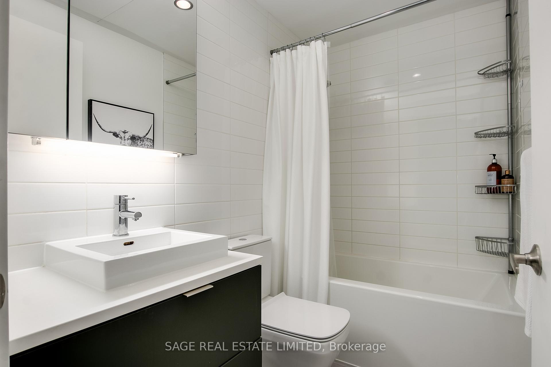 Photo 7 of Unit 807, 170 Bayview Avenue, Toronto, Waterfront Communities — HOMEH