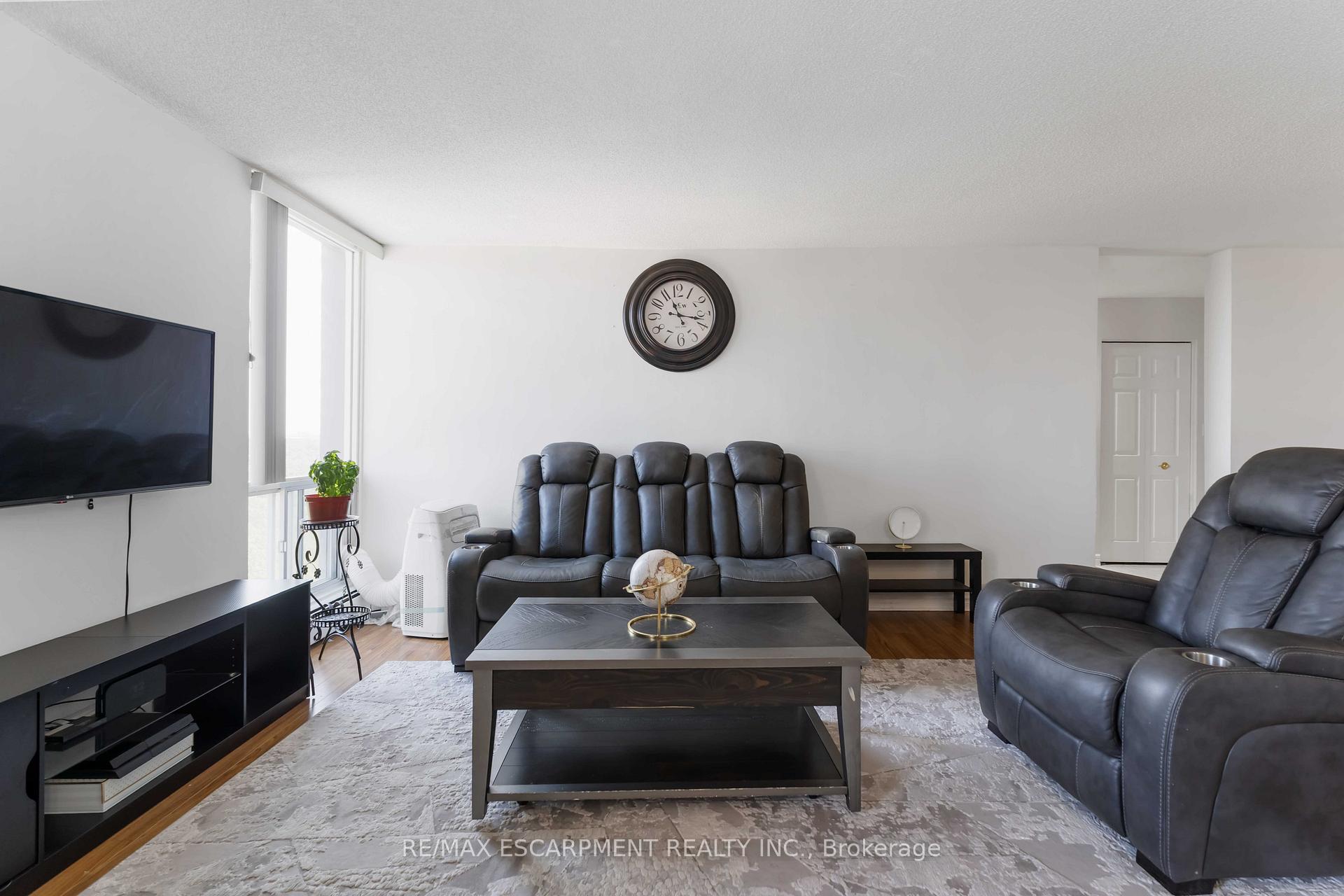 Photo 3 of Unit 1004, 75 Glenburn Court, Hamilton, Riverdale — HOMEH