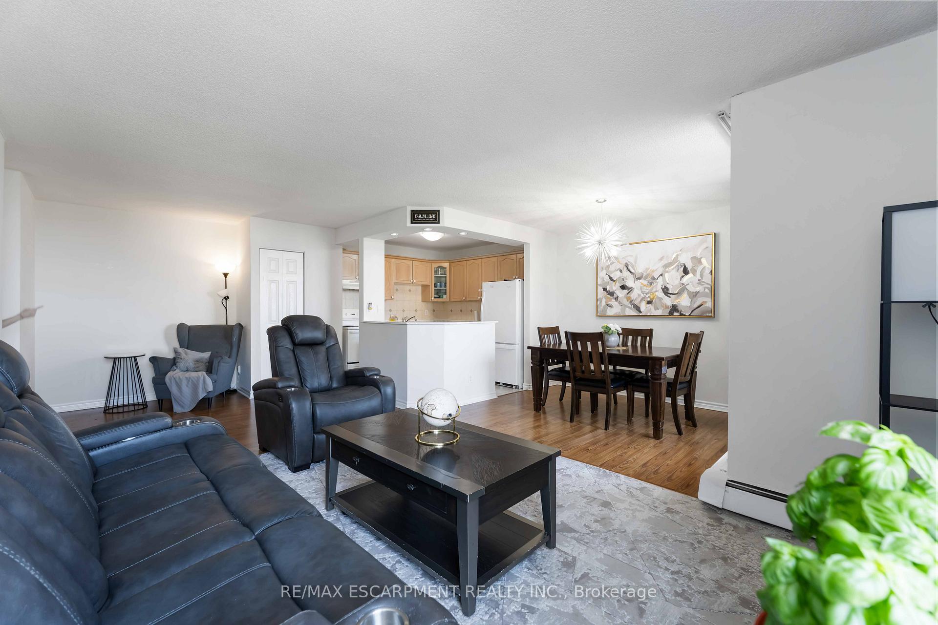 Photo 6 of Unit 1004, 75 Glenburn Court, Hamilton, Riverdale — HOMEH