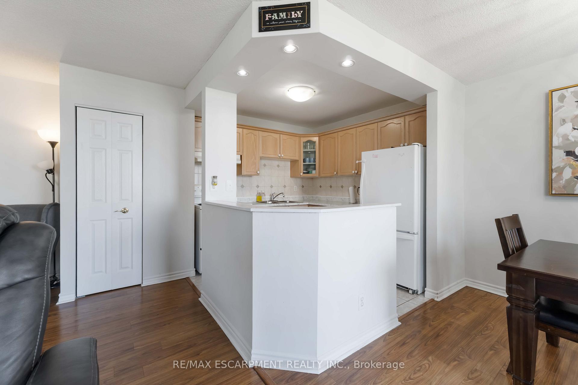 Photo 12 of Unit 1004, 75 Glenburn Court, Hamilton, Riverdale — HOMEH