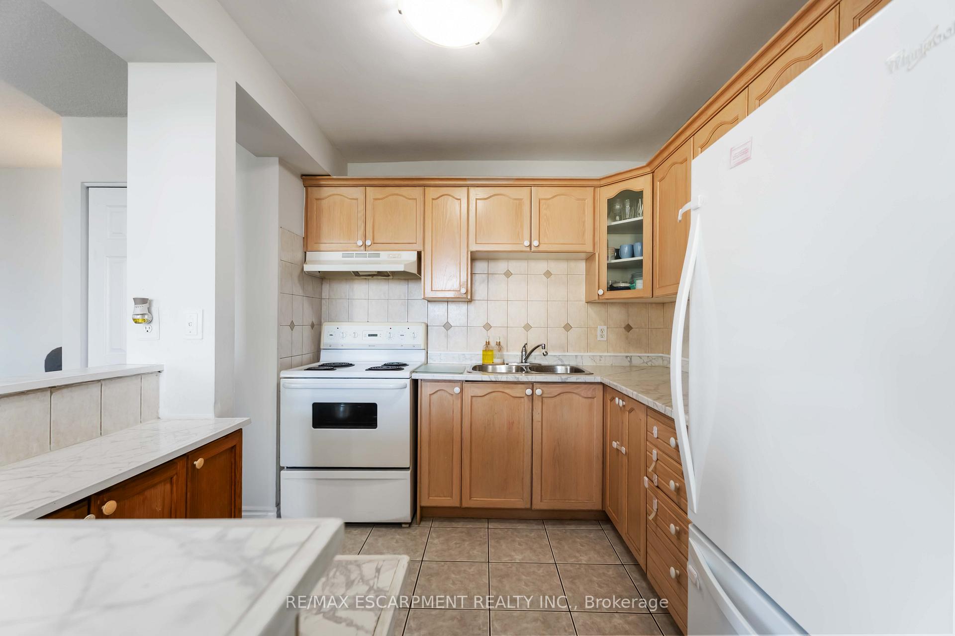 Photo 15 of Unit 1004, 75 Glenburn Court, Hamilton, Riverdale — HOMEH