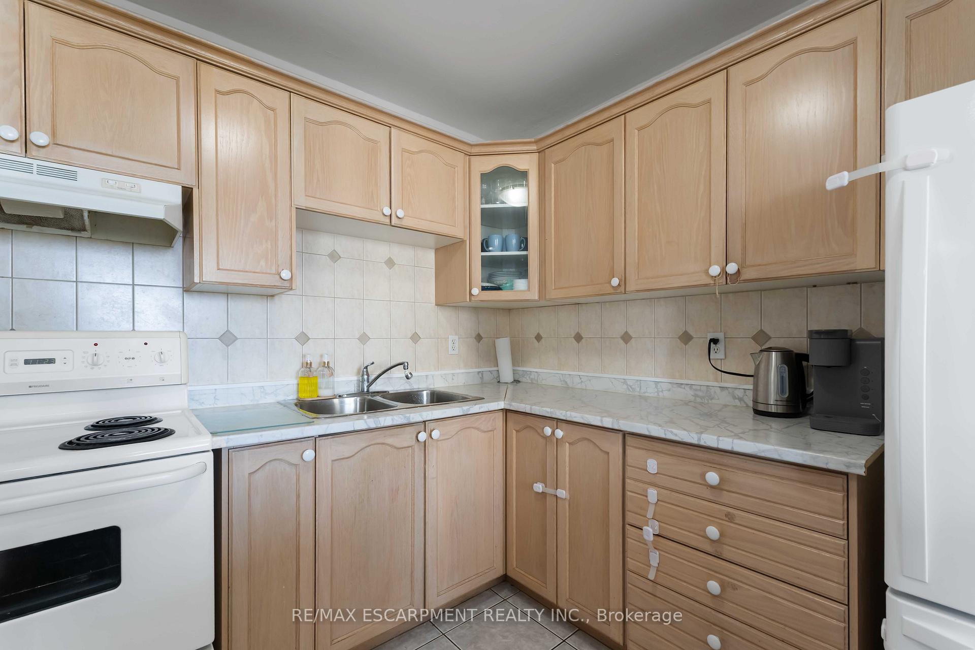 Photo 16 of Unit 1004, 75 Glenburn Court, Hamilton, Riverdale — HOMEH