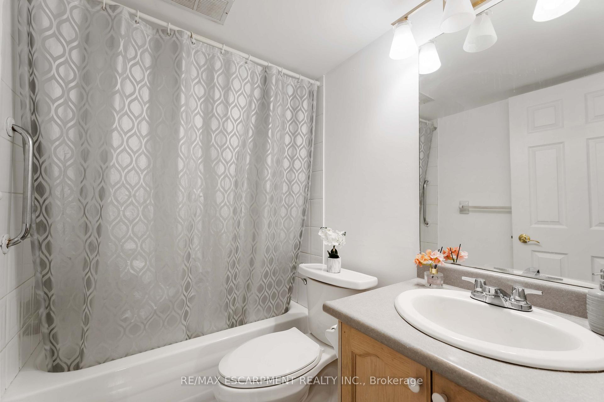 Photo 13 of Unit 1004, 75 Glenburn Court, Hamilton, Riverdale — HOMEH