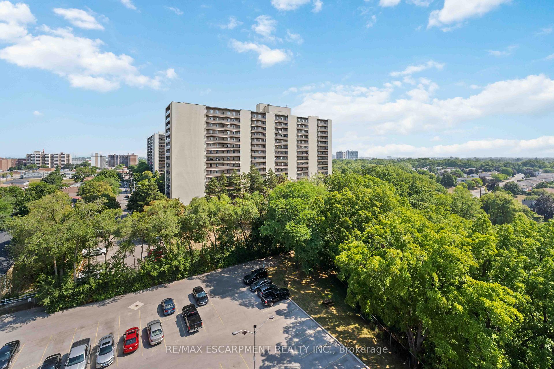 Photo 5 of Unit 1004, 75 Glenburn Court, Hamilton, Riverdale — HOMEH