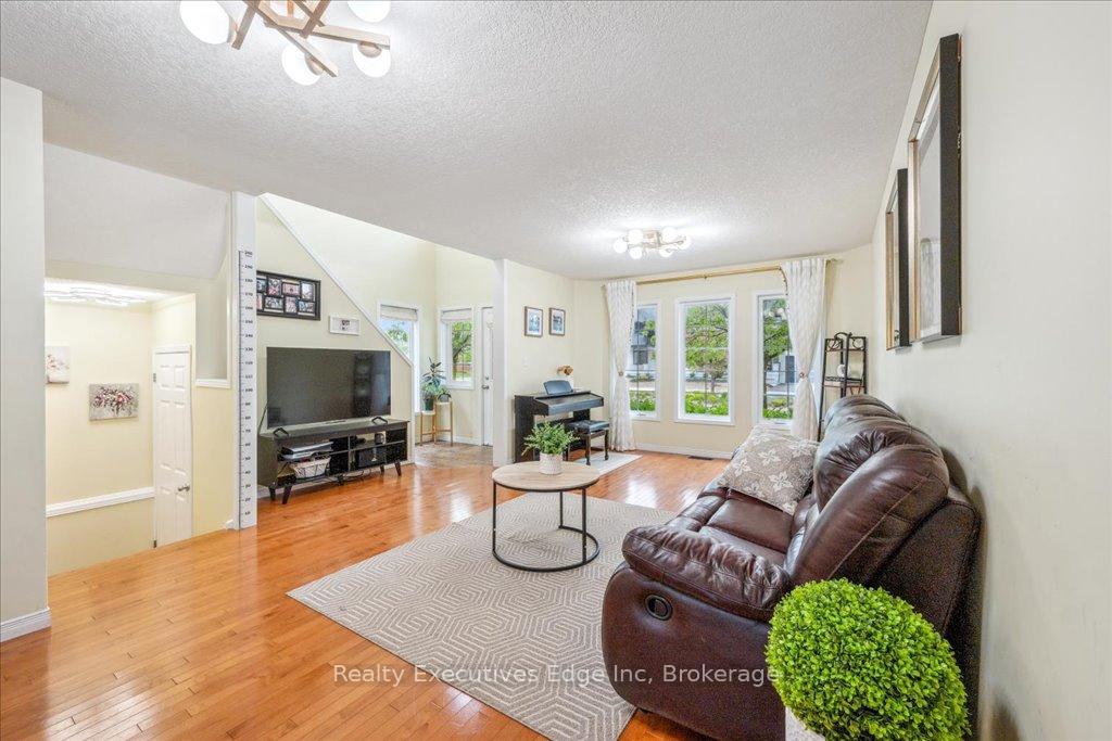 Photo 6 of Unit 5, 210 Dawn Avenue, Guelph, Clairfields/Hanlon Business Park — HOMEH