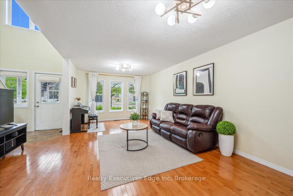 Photo 5 of Unit 5, 210 Dawn Avenue, Guelph, Clairfields/Hanlon Business Park — HOMEH
