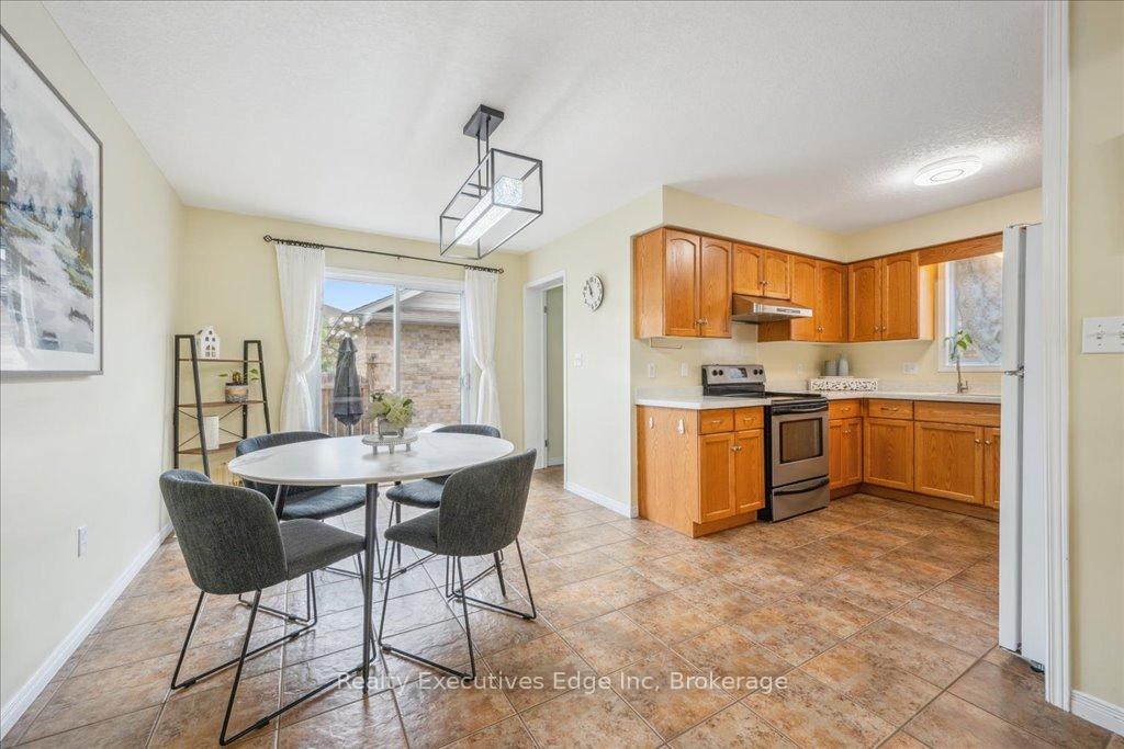 Photo 41 of Unit 5, 210 Dawn Avenue, Guelph, Clairfields/Hanlon Business Park — HOMEH