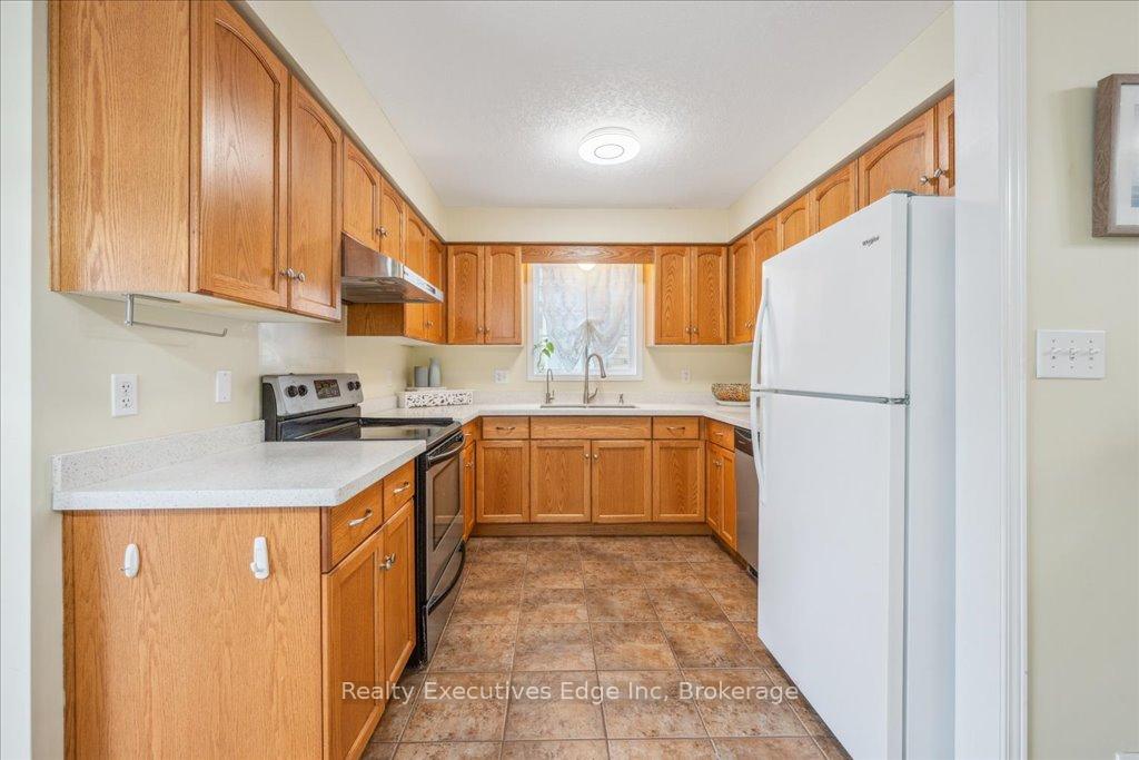 Photo 7 of Unit 5, 210 Dawn Avenue, Guelph, Clairfields/Hanlon Business Park — HOMEH