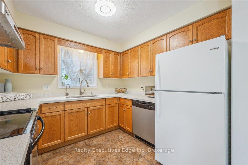 Photo 10 of Unit 5, 210 Dawn Avenue, Guelph, Clairfields/Hanlon Business Park — HOMEH
