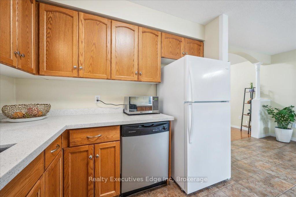Photo 9 of Unit 5, 210 Dawn Avenue, Guelph, Clairfields/Hanlon Business Park — HOMEH