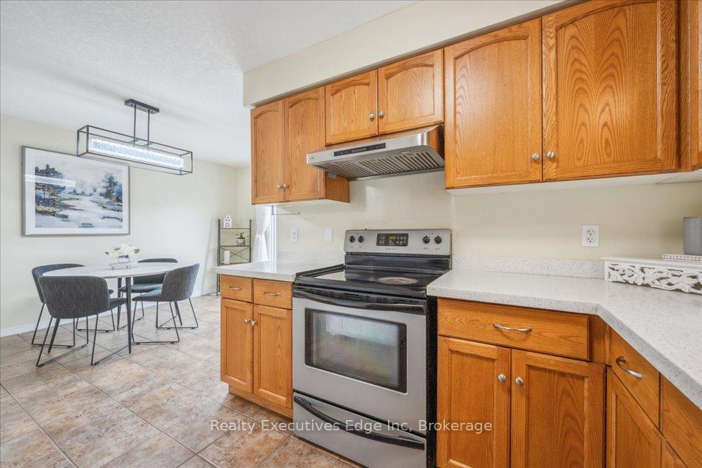 Photo 15 of Unit 5, 210 Dawn Avenue, Guelph, Clairfields/Hanlon Business Park — HOMEH