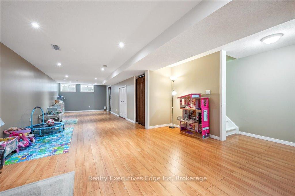 Photo 27 of Unit 5, 210 Dawn Avenue, Guelph, Clairfields/Hanlon Business Park — HOMEH