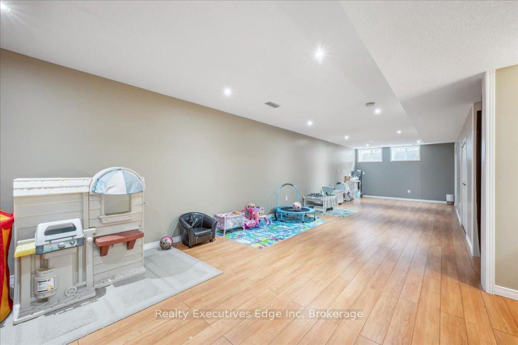 Photo 24 of Unit 5, 210 Dawn Avenue, Guelph, Clairfields/Hanlon Business Park — HOMEH