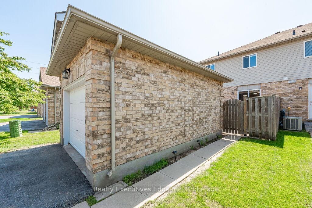 Photo 29 of Unit 5, 210 Dawn Avenue, Guelph, Clairfields/Hanlon Business Park — HOMEH