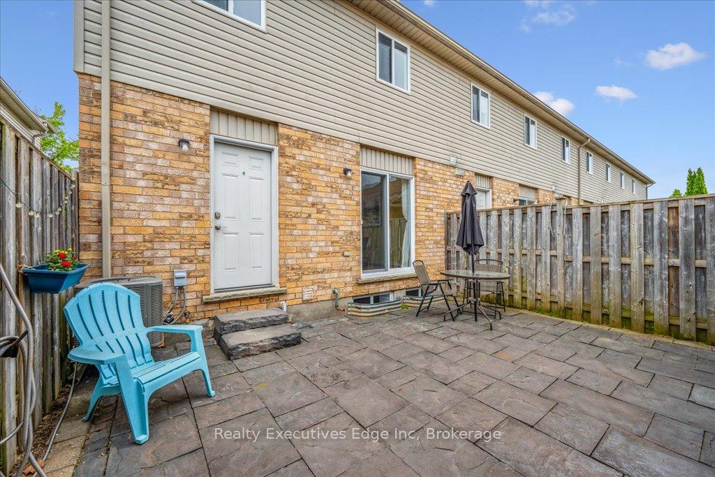 Photo 33 of Unit 5, 210 Dawn Avenue, Guelph, Clairfields/Hanlon Business Park — HOMEH