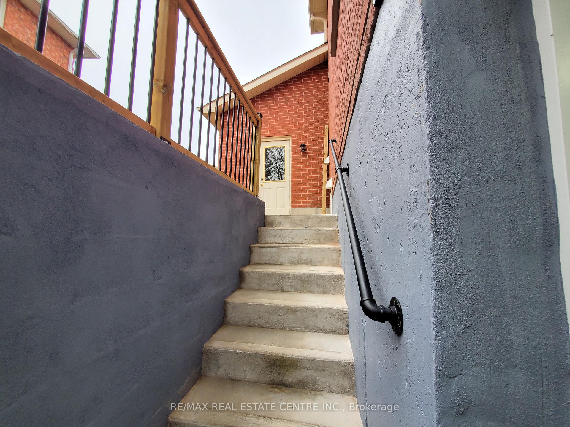 Photo 4 of Unit Lower, 335 Cundles Road W, Barrie, Northwest — HOMEH