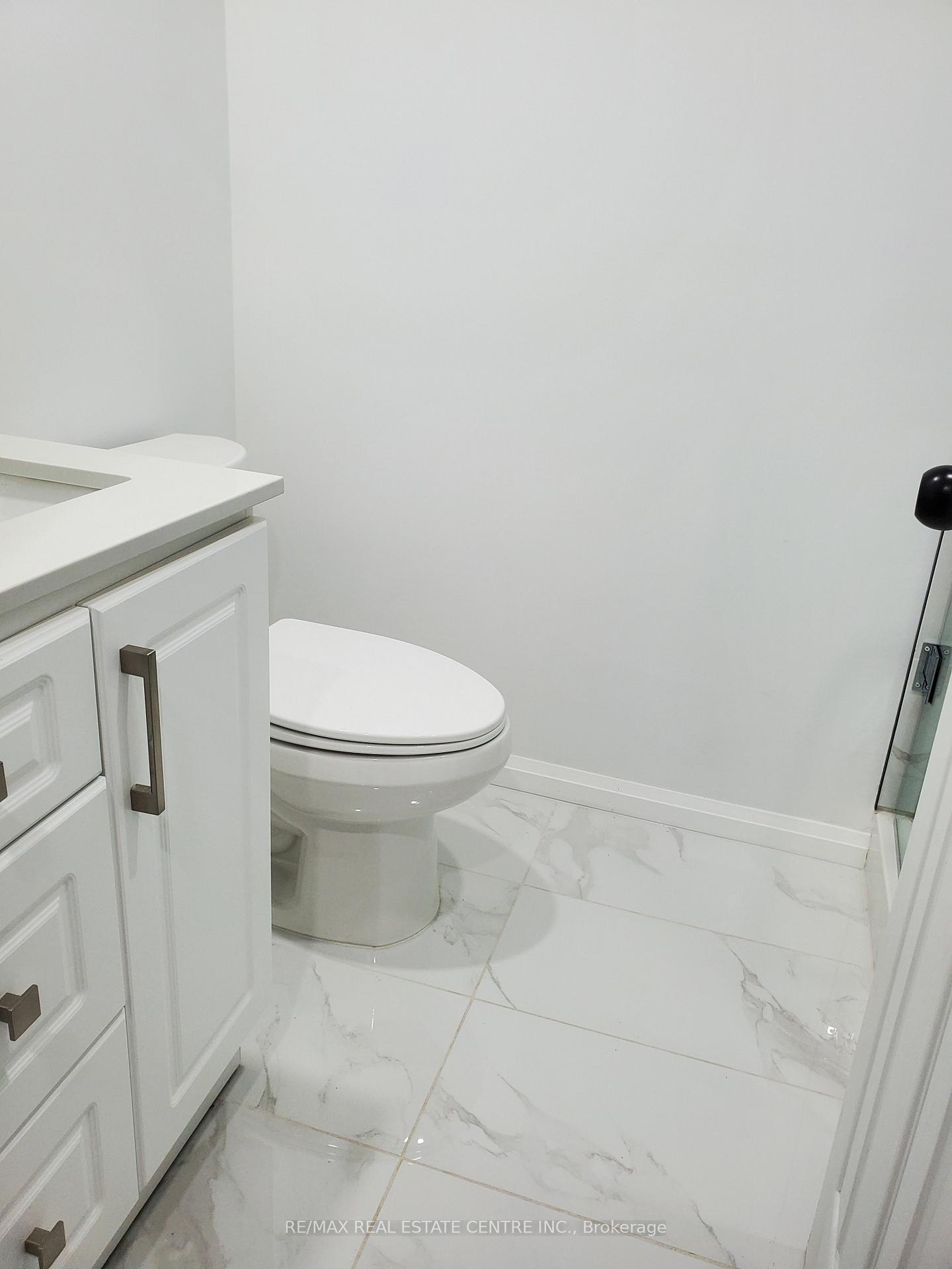 Photo 11 of Unit Lower, 335 Cundles Road W, Barrie, Northwest — HOMEH