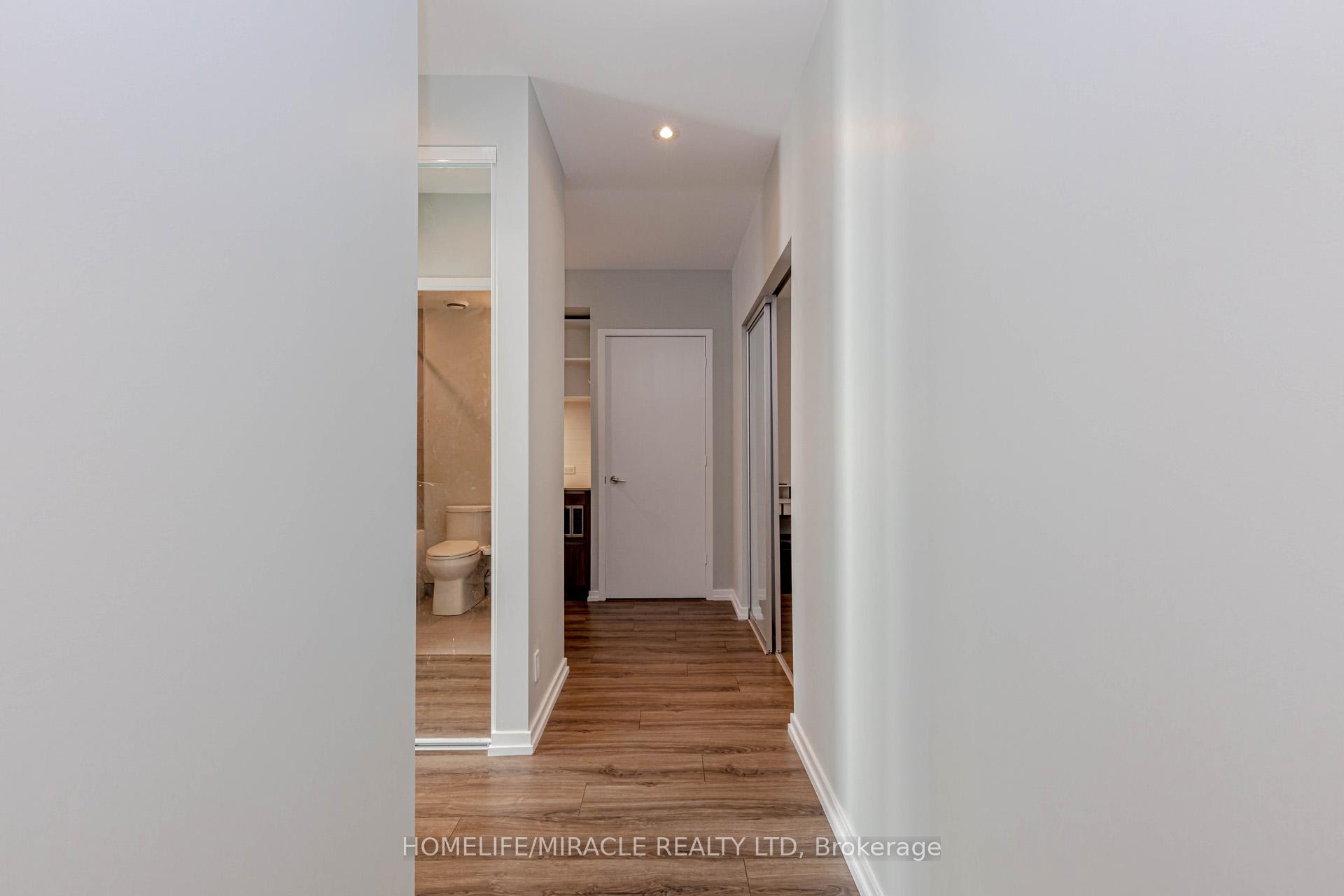 Photo 10 of Unit 501, 7890 Jane Street, Vaughan, Vaughan Corporate Centre — HOMEH