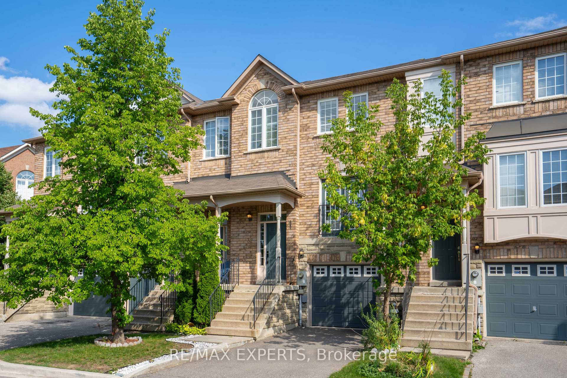 Front of Unit 32, 19 Foxchase Avenue