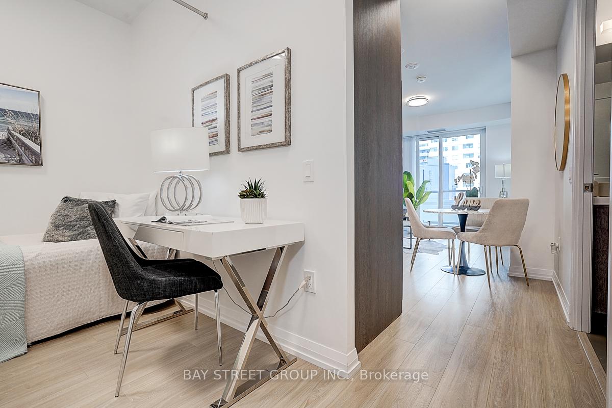 Photo 9 of Unit 1606, 25 Holly Street, Toronto, Mount Pleasant West — HOMEH