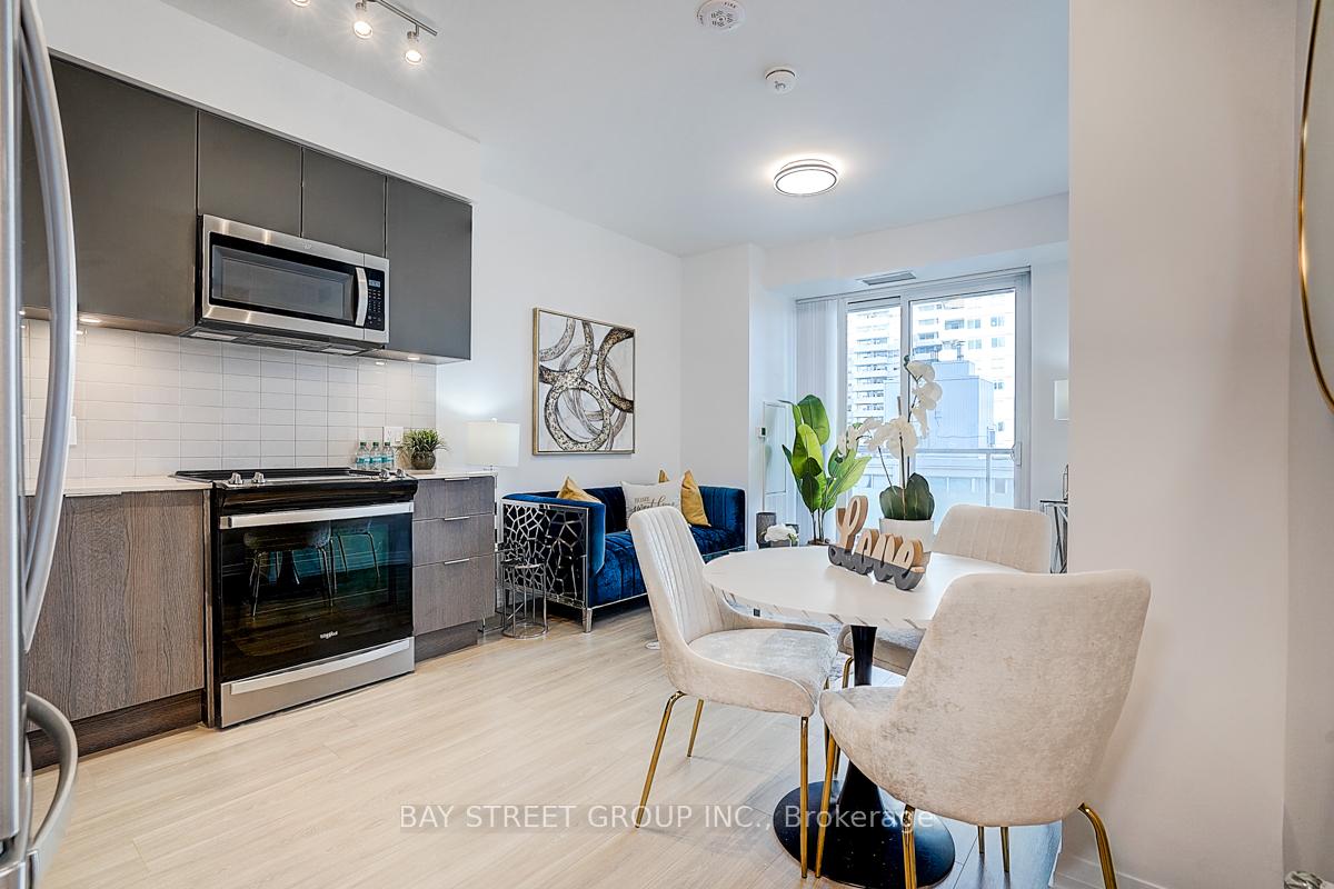 Photo 6 of Unit 1606, 25 Holly Street, Toronto, Mount Pleasant West — HOMEH
