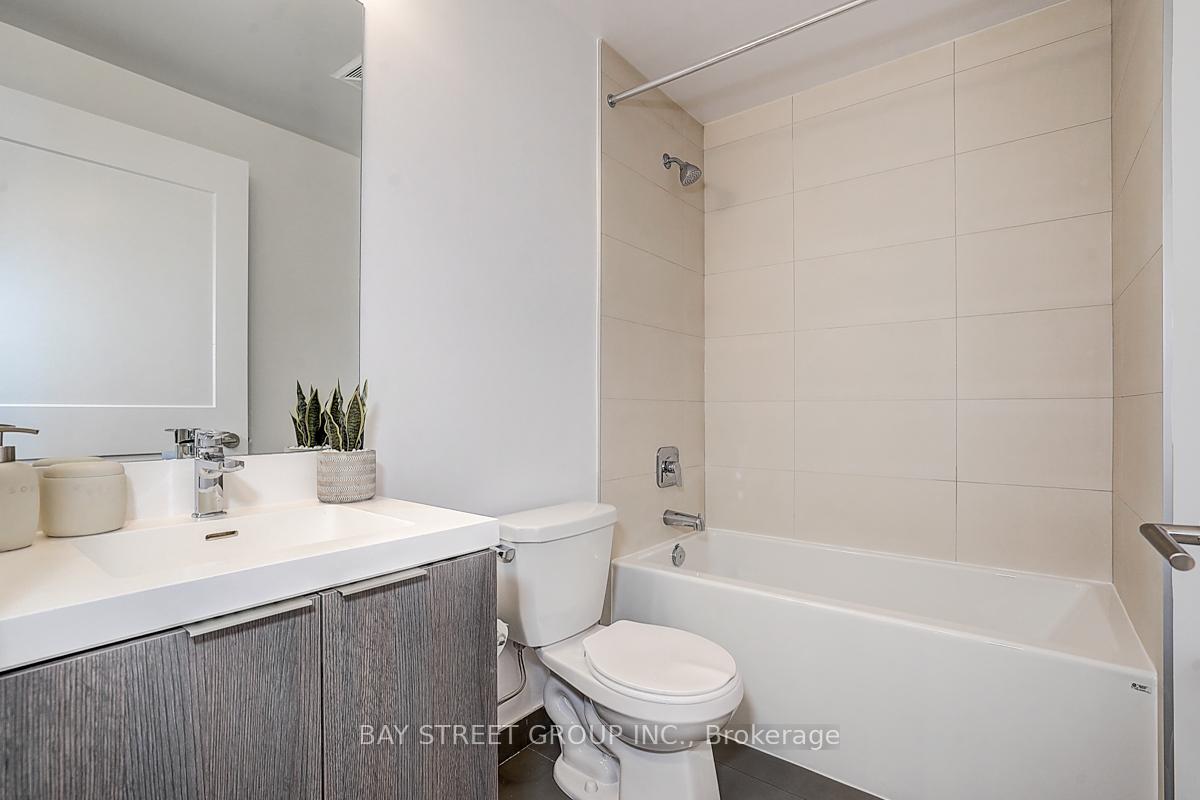 Photo 12 of Unit 1606, 25 Holly Street, Toronto, Mount Pleasant West — HOMEH