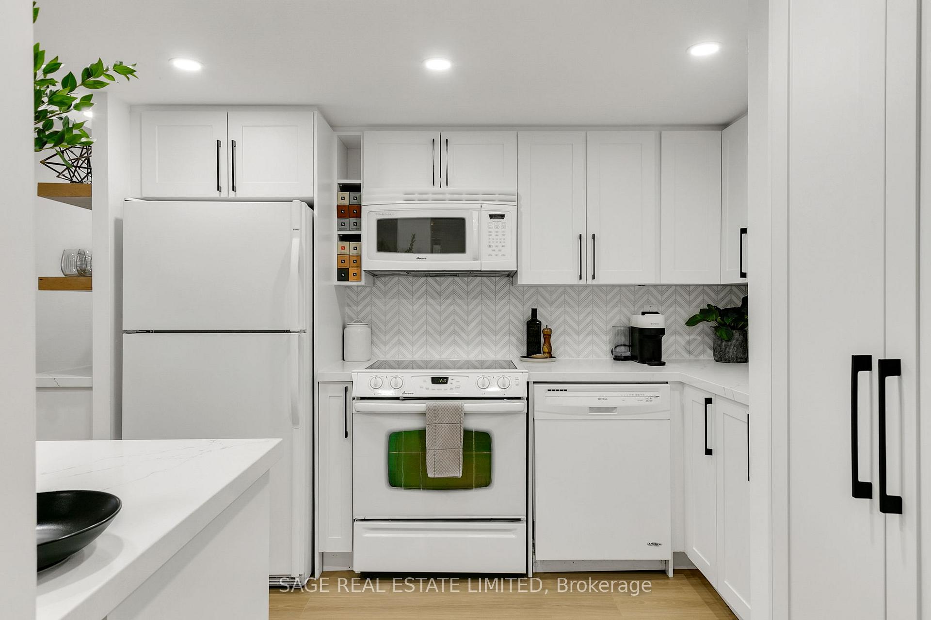 Photo 5 of Unit 1102, 15 Maitland Place, Toronto, Cabbagetown-South St. James Town — HOMEH