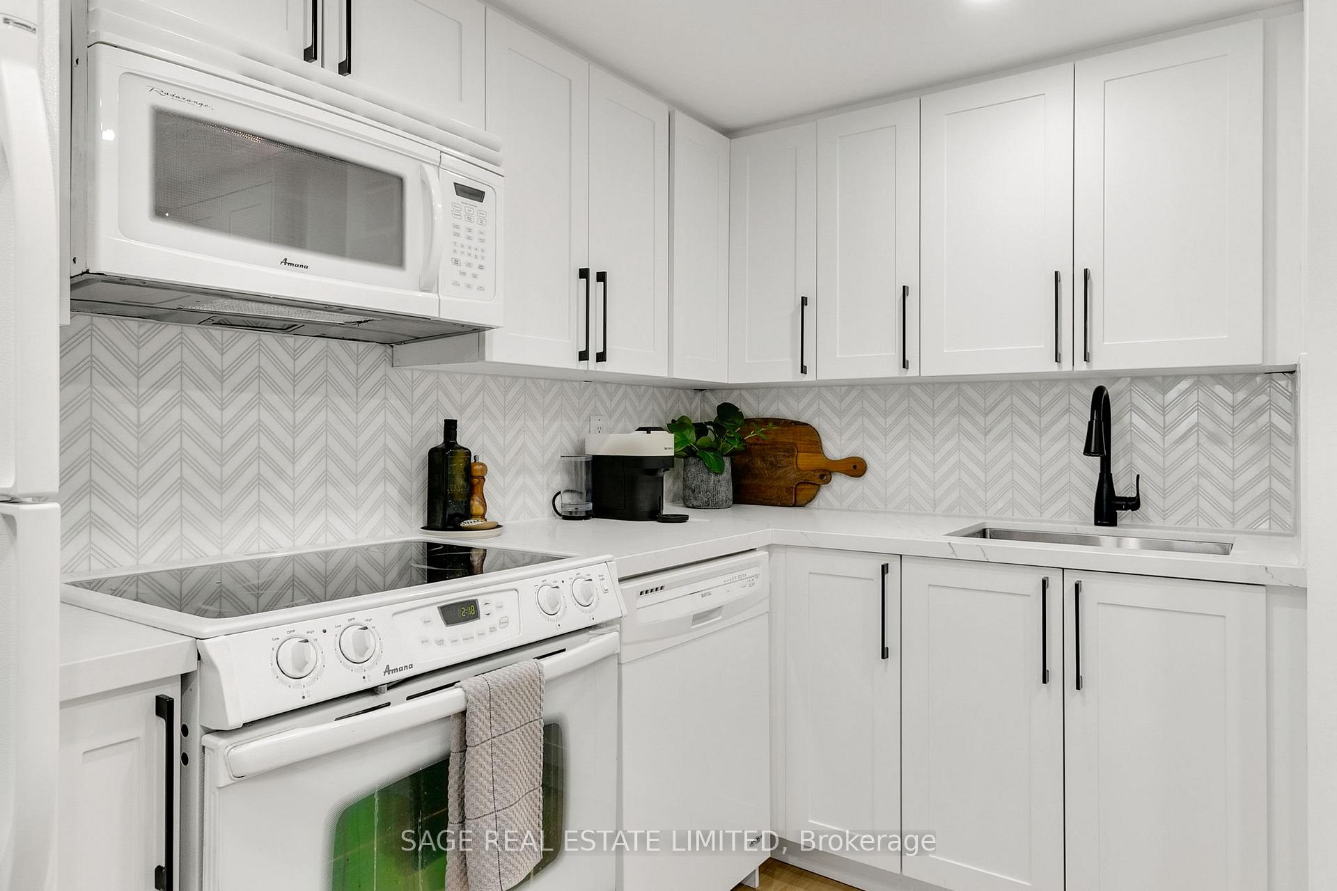 Photo 8 of Unit 1102, 15 Maitland Place, Toronto, Cabbagetown-South St. James Town — HOMEH