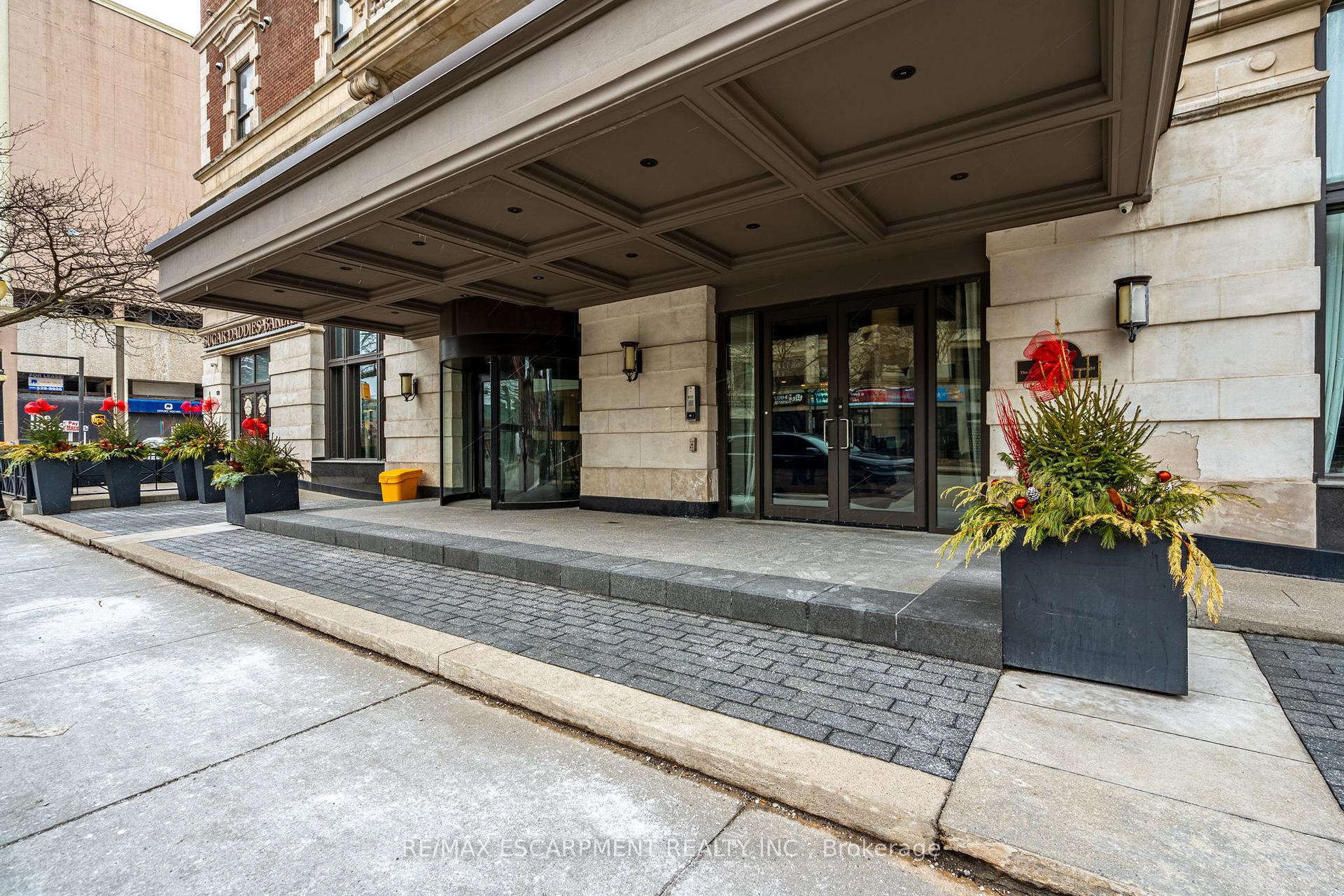 Photo 3 of Unit 820, 118 King Street E, Hamilton, Beasley — HOMEH