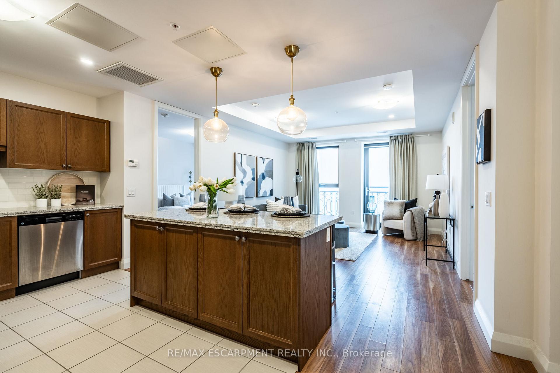 Photo 6 of Unit 820, 118 King Street E, Hamilton, Beasley — HOMEH