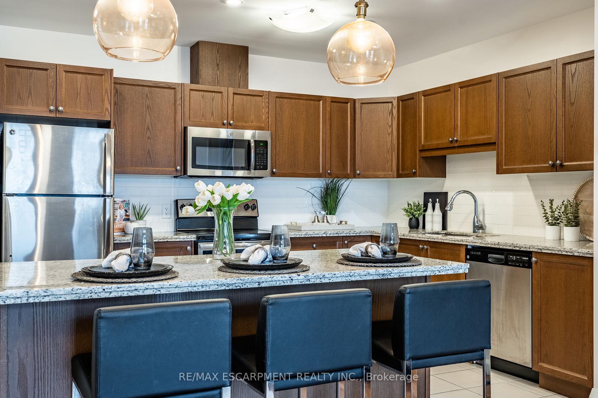 Photo 16 of Unit 820, 118 King Street E, Hamilton, Beasley — HOMEH