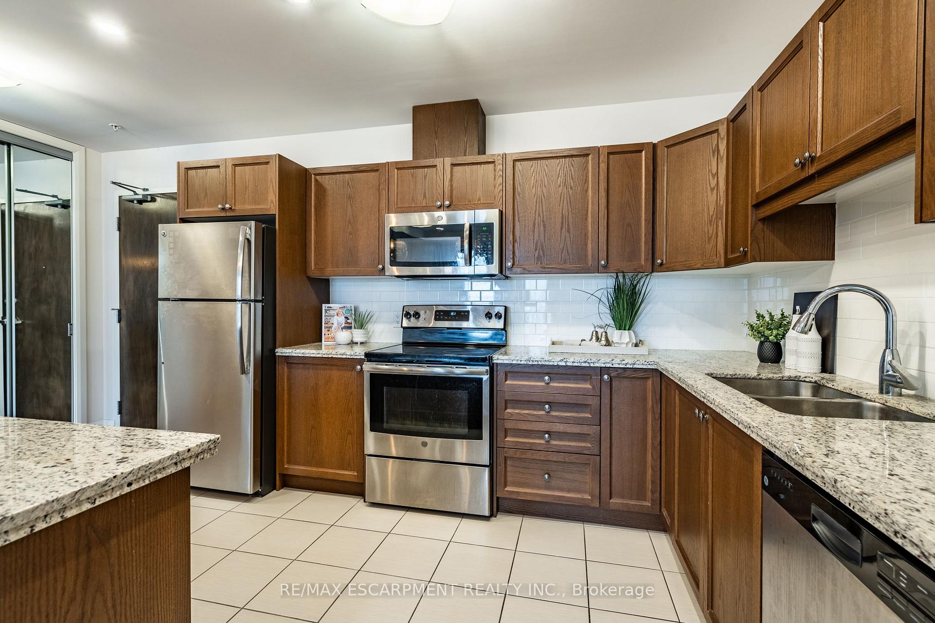 Photo 7 of Unit 820, 118 King Street E, Hamilton, Beasley — HOMEH