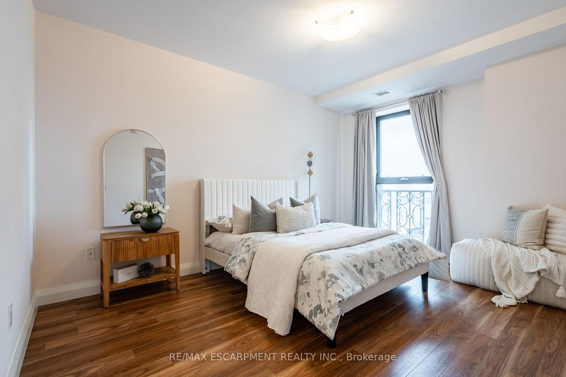 Photo 20 of Unit 820, 118 King Street E, Hamilton, Beasley — HOMEH