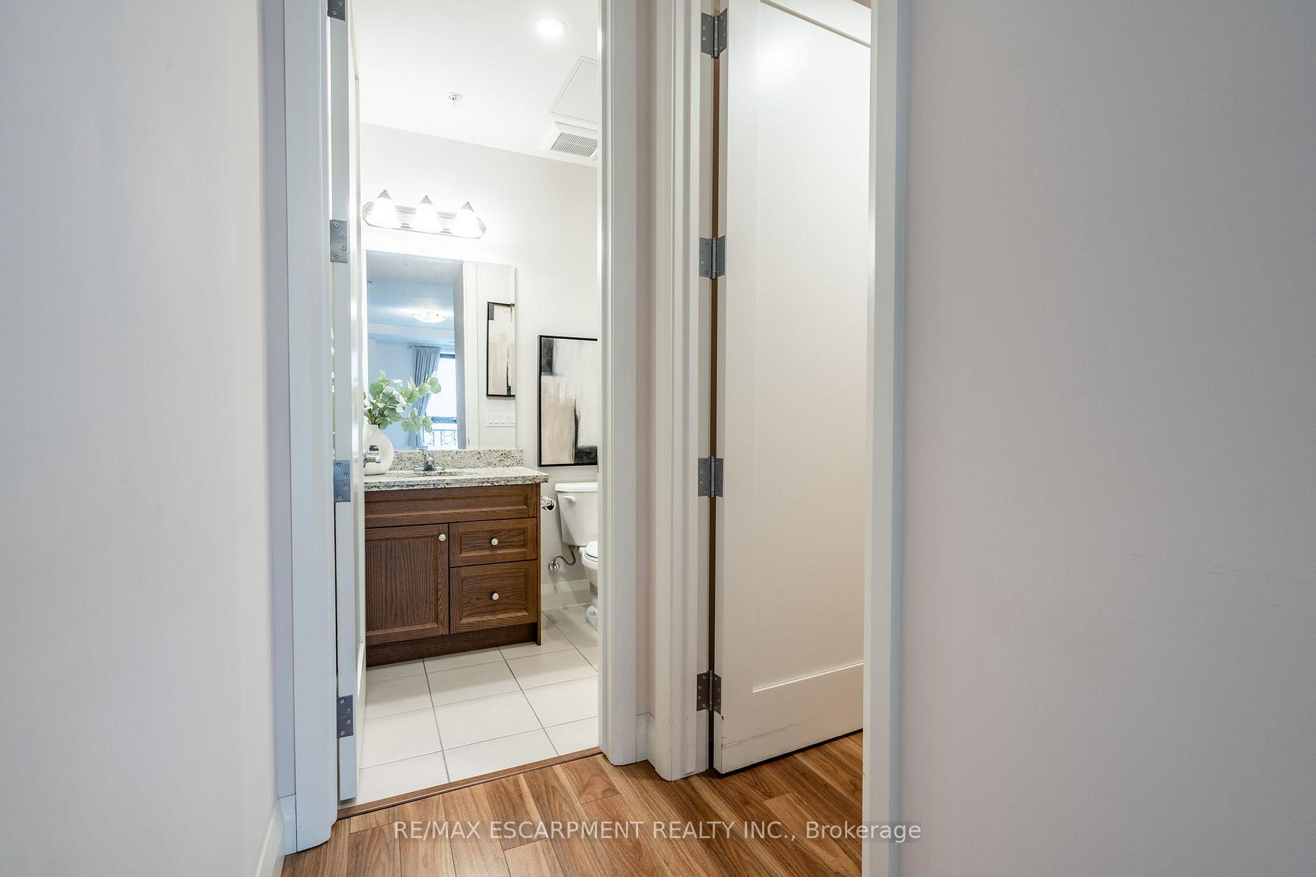 Photo 21 of Unit 820, 118 King Street E, Hamilton, Beasley — HOMEH