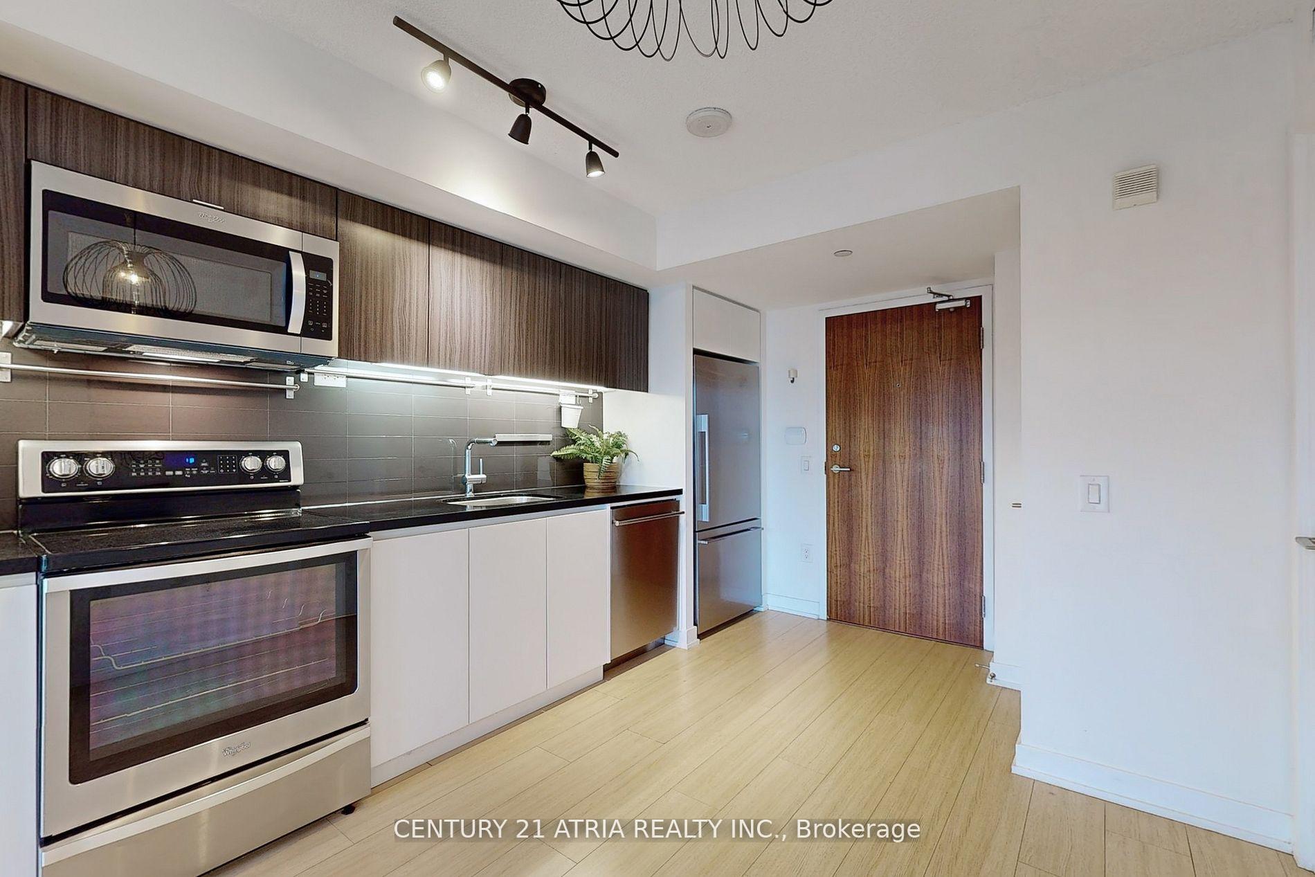 Photo 6 of Unit 810, 85 Queens Wharf Road, Toronto, Waterfront Communities — HOMEH