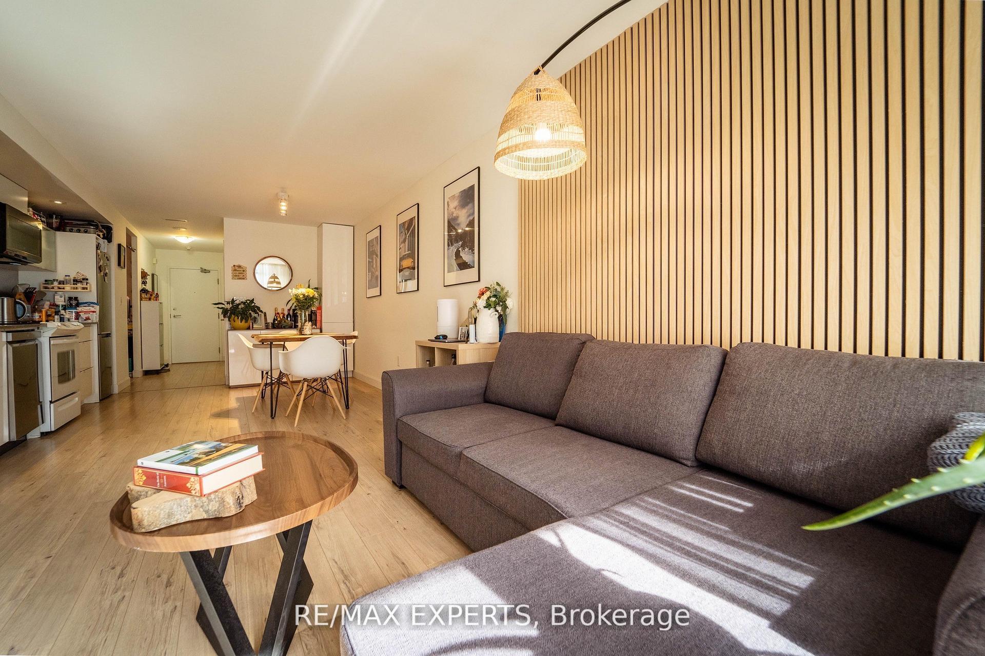 Front of Unit 1223, 4K Spadina Avenue