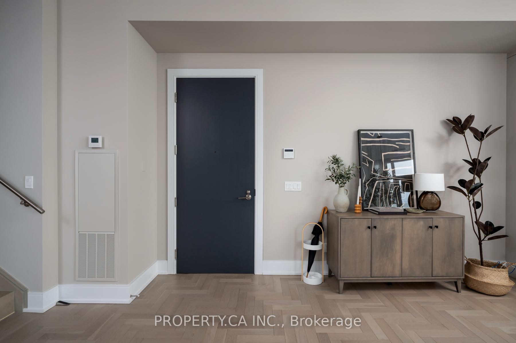 Photo 3 of Unit SPH12, 1 Edgewater Drive, Toronto, Waterfront Communities — HOMEH