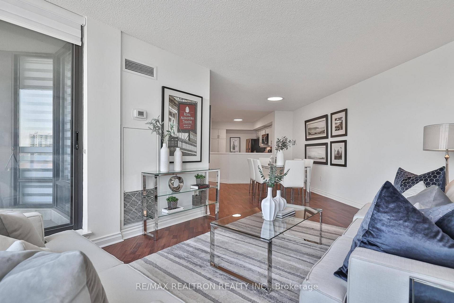 Photo 6 of Unit 901, 7460 Bathurst Street, Vaughan, Brownridge — HOMEH
