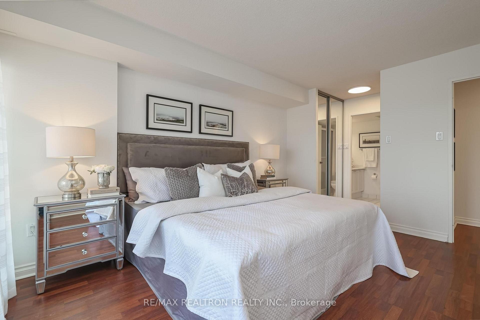Photo 4 of Unit 901, 7460 Bathurst Street, Vaughan, Brownridge — HOMEH