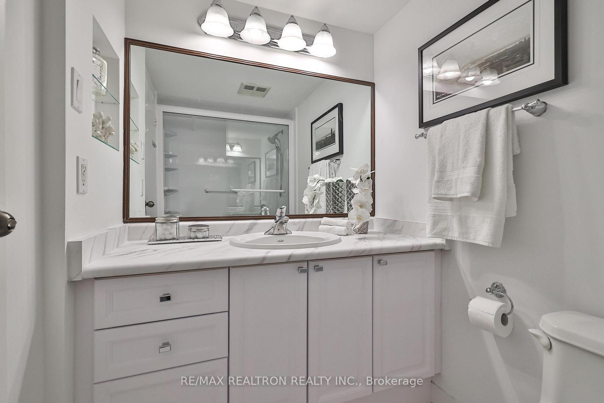 Photo 7 of Unit 901, 7460 Bathurst Street, Vaughan, Brownridge — HOMEH
