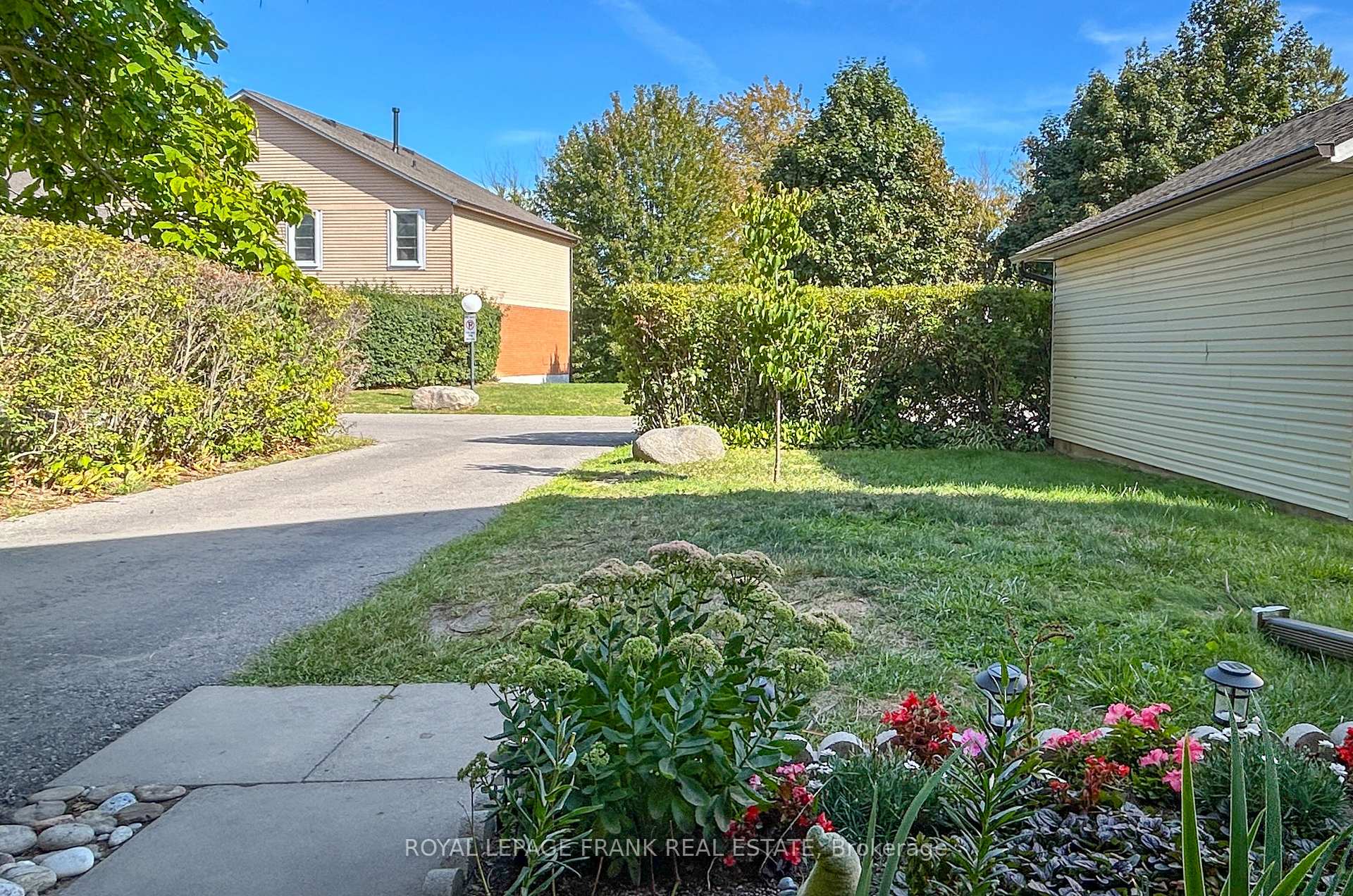Photo 4 of Unit 9, 1055 Central Park Boulevard N, Oshawa, Centennial — HOMEH