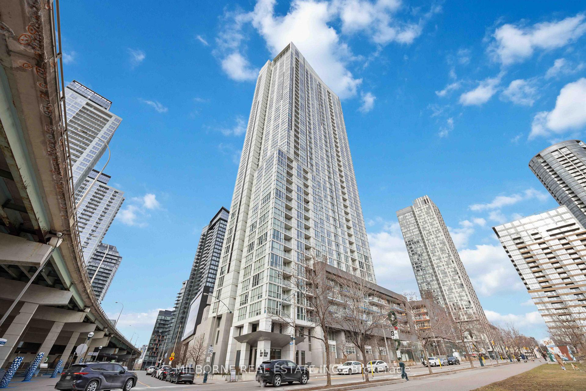 Front of Unit 2306, 75 Queens Wharf Road