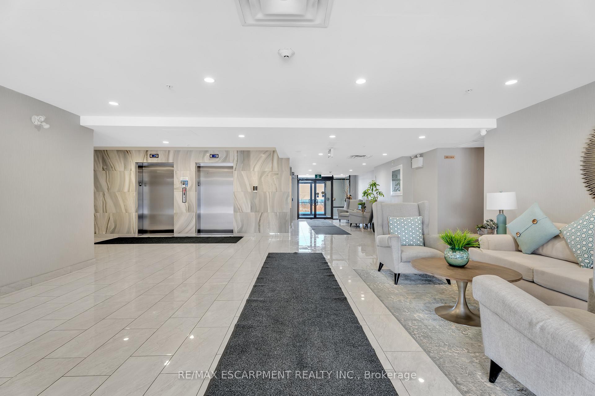 Photo 15 of Unit 421, 35 Southshore Crescent, Hamilton, Lakeshore — HOMEH