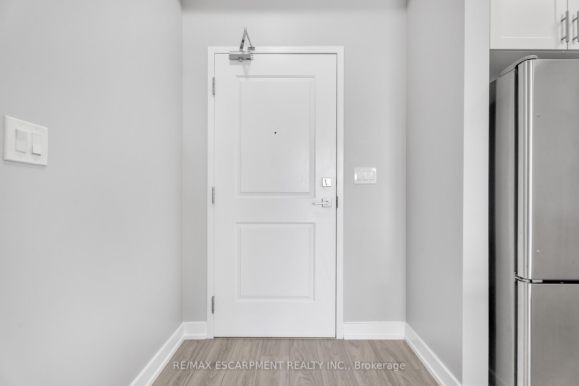 Photo 1 of Unit 421, 35 Southshore Crescent, Hamilton, Lakeshore — HOMEH