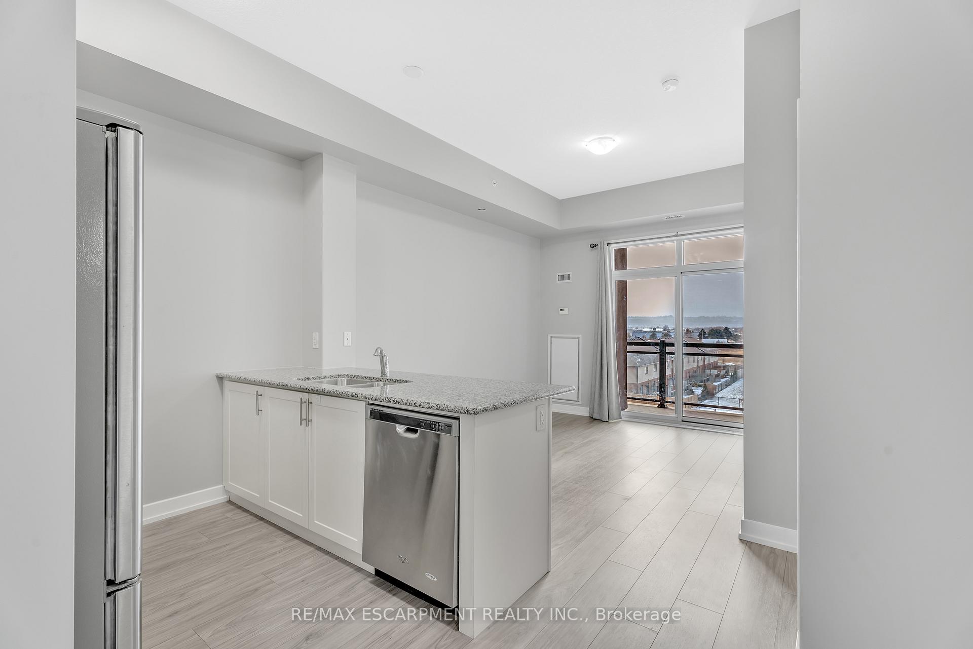Photo 2 of Unit 421, 35 Southshore Crescent, Hamilton, Lakeshore — HOMEH