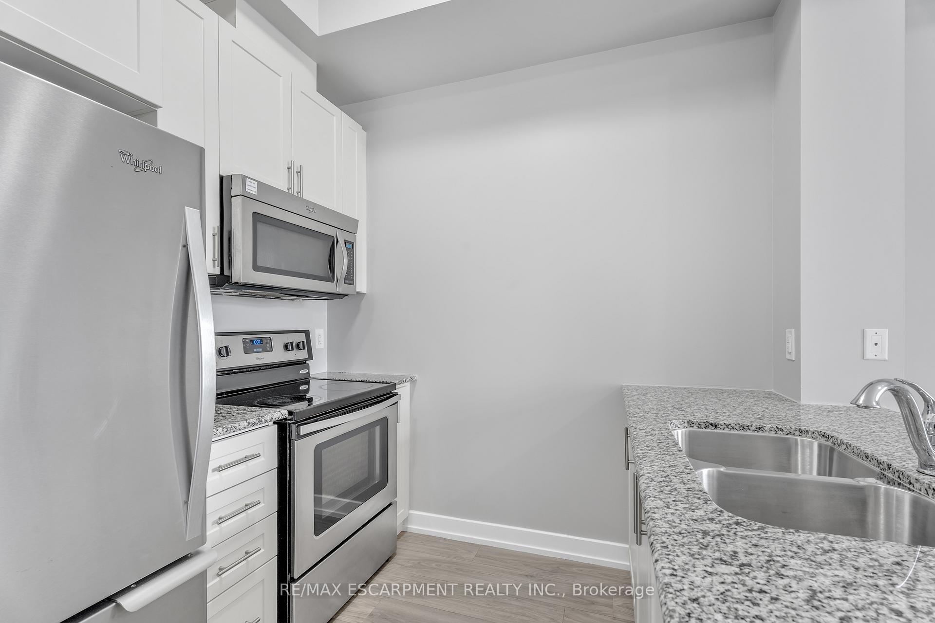 Photo 4 of Unit 421, 35 Southshore Crescent, Hamilton, Lakeshore — HOMEH