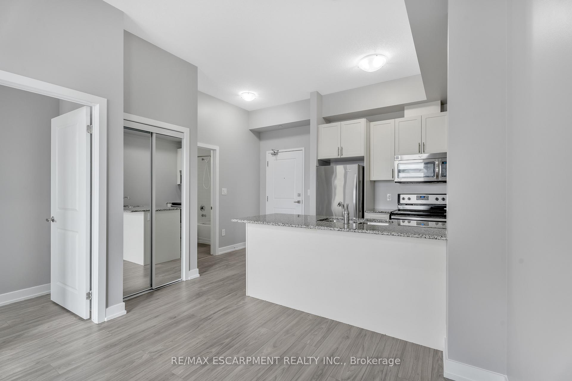 Photo 13 of Unit 421, 35 Southshore Crescent, Hamilton, Lakeshore — HOMEH